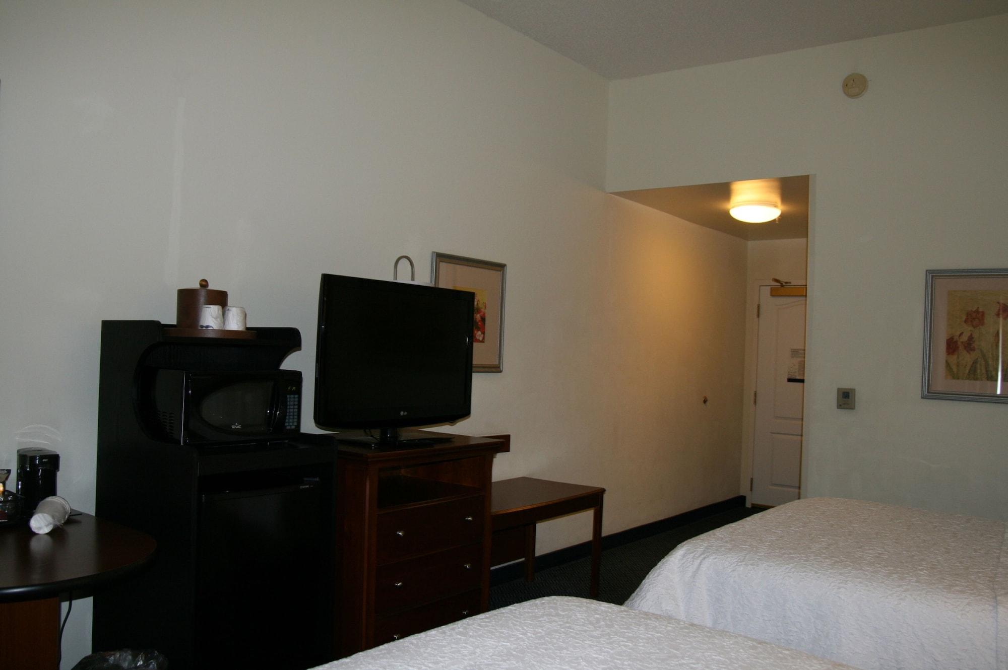 Hampton Pine Grove Hotel