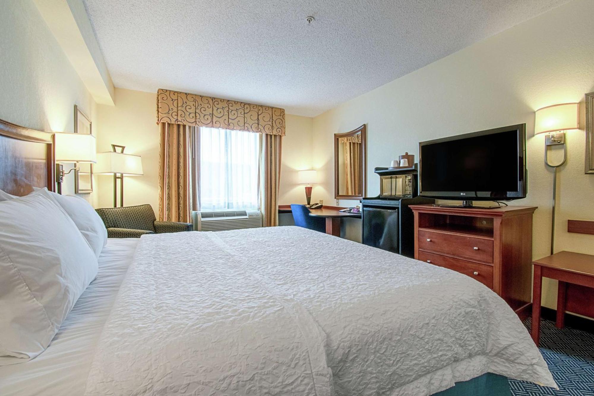 Hampton Pine Grove Hotel