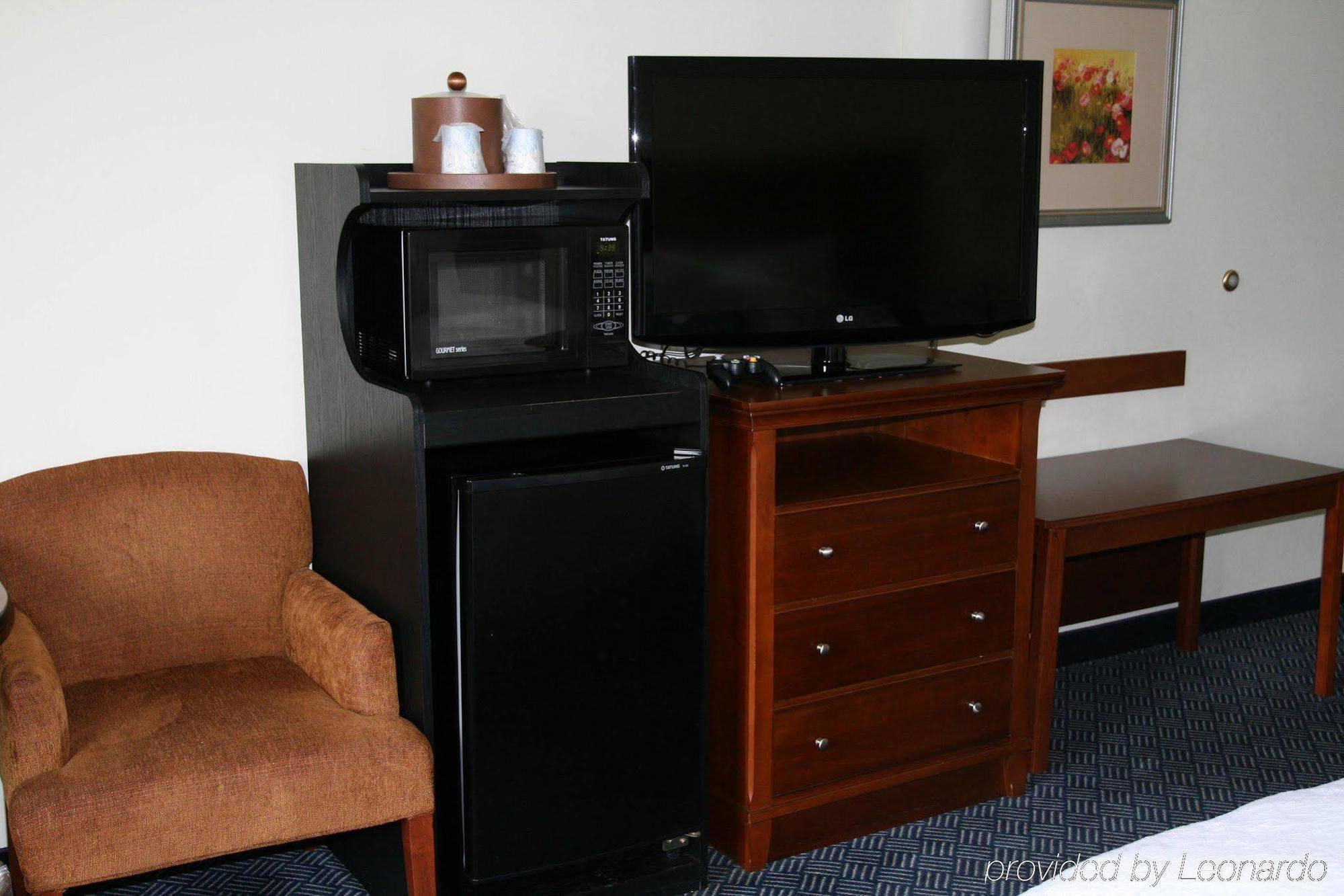 Hampton Pine Grove Hotel